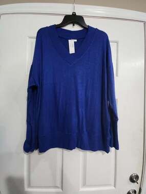 Maurices Women Solid Color V-Neck Drop Shoulder Long Sleeve Casual Knit Sweater